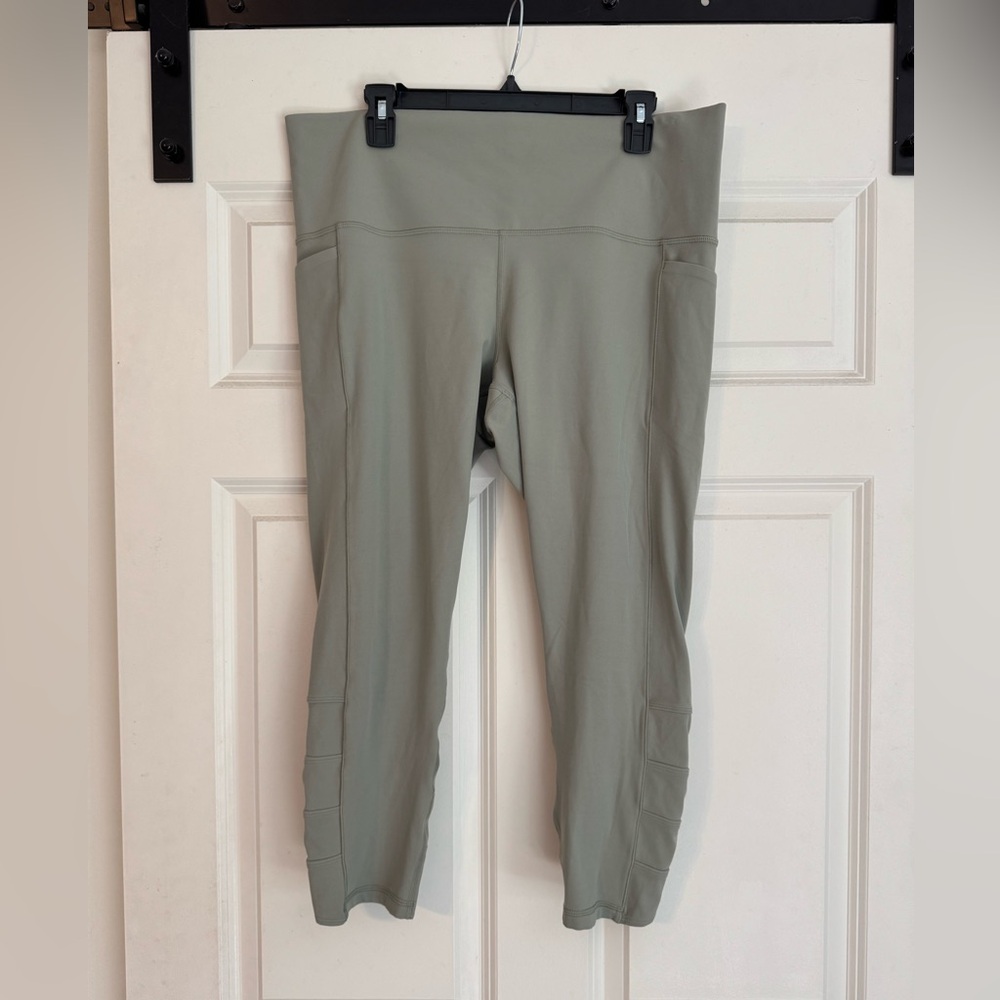 Athleta Salutation Stash Pocket II Cinch 7/8